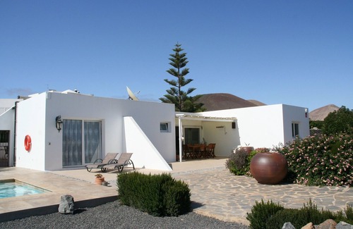 Conil Villa | Villa Essence - with A/C, heated private pool, hottub, gardens & stunning views!