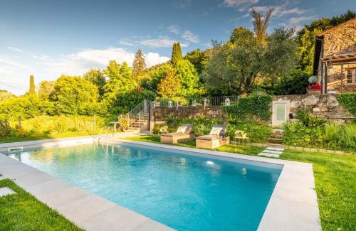 Pieve di Compito Villa | Villa Ester, a Stylish Farmhouse on the Hills