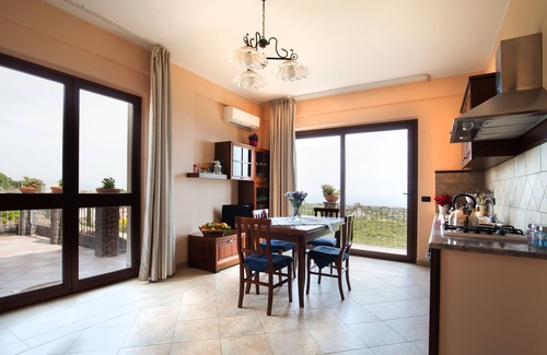 Santa Venerina Apartment | Villa Etnamare with Infinity pool between Mt Etna and the Jonian sea - "Glicine"