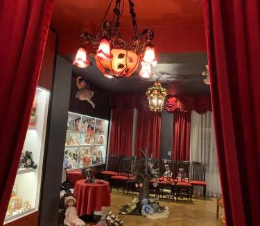 Bad Voeslau Apartment | Villa für Präsentationen und Events, Eine Nacht im Puppenmuseum erleben