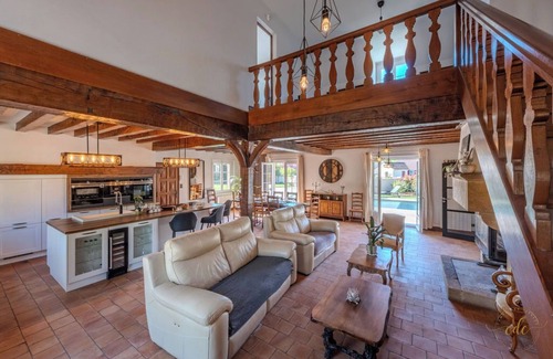 Chaumont-sur-Tharonne Villa | Villa Familiale avec Piscine Chauffeée : Nature stay 10 min from the Parc Fédéral