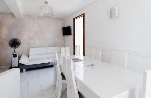 Foulquines Villa | Villa familiale spacieuse à Narbonne-Plage pour 6 pers, parking privé, animaux admis - FR-1-409-194