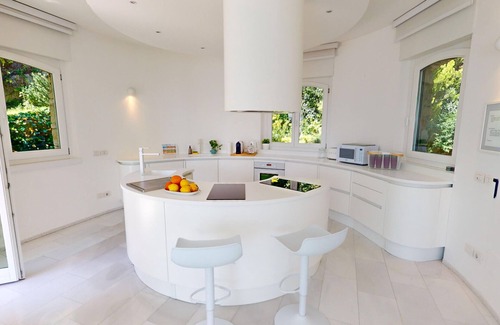 Manerba del Garda Villa | Villa Flora fronte spiaggia By Bookinggardalake