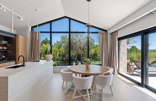 Tar-Vabriga Villa | Villa Flores by Villas Guide