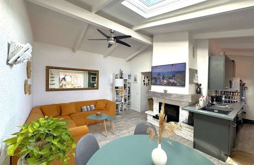 La Londe-les-Maures House | Villa for 4 people with a private pool and panoramic views of the islands and hills in La Londe.