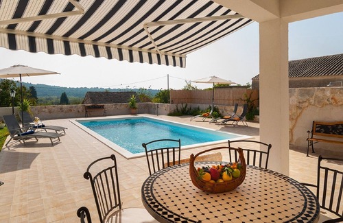 Cove Donja Krusica (Donje selo) Cabin | Villa for a perfect stay on the island of beauty, peace and nature