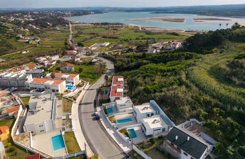 Foz do Arelho Villa | Villa Foz - Holiday home with 3 bedrooms and private pool - SCH072