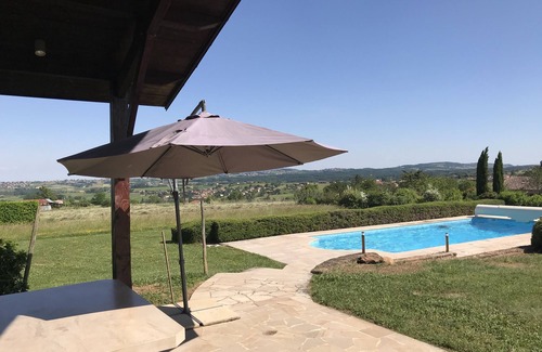 Jarnioux Villa | Villa Beaujolaise with swimming pool near Lyon