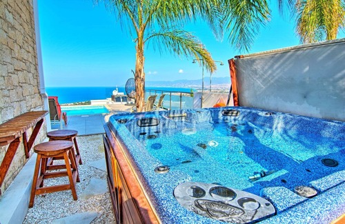 Latchi Cottage | Villa Genevieve - a villa that sleeps 6 guests in 3 bedrooms