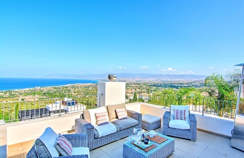Latchi Cottage | Villa Genevieve - a villa that sleeps 6 guests in 3 bedrooms