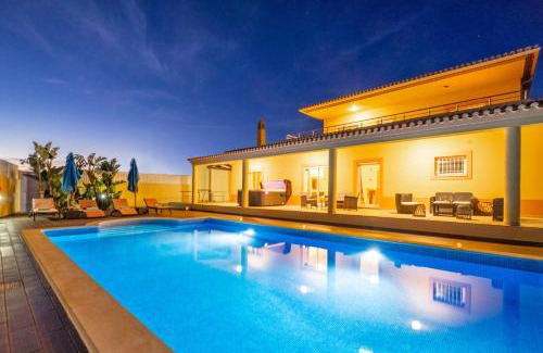 Lagoa e Carvoeiro Villa | Villa Golden Bay by Algarve Vacation