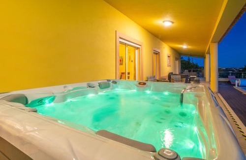 Lagoa e Carvoeiro Villa | Villa Golden Bay by Algarve Vacation