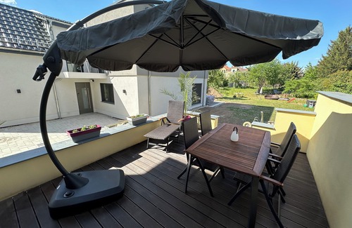 Cossebaude Apartment | Villa Harmonie-erdgeschoss - 3x Schlafzimmer Dampfsauna Playstation 4 Terrasse
