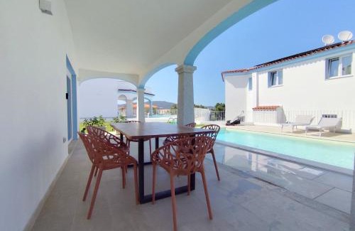 Budoni Villa | Villa il borgo con piscina