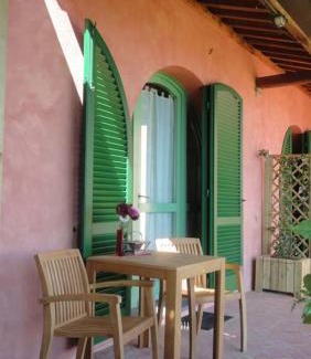 Lari Villa | Villa il Pino by VacaVilla