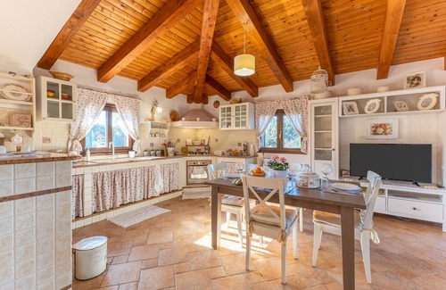 Scicli Villa | Villa 'Il Rifugio Della Quiete' with Mountain View, Wi-Fi and Air Conditioning