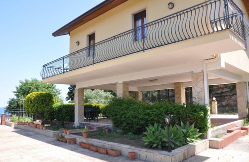 Costa Saracena-Castelluccio Villa | Villa in an exclusive area surrounded by nature and a few steps from the sea