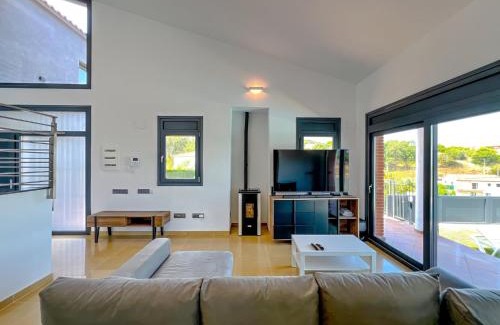 Mont Barbat Apartment | Villa in Costa Brava with Private Pool