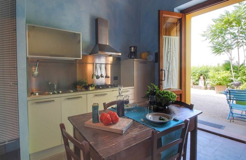 Castelfranco di Sopra Apartment | Villa in Tuscany with Pool near Beach