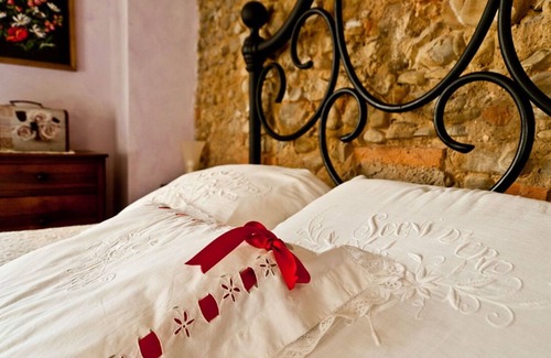 Montelupo Fiorentino Villa | Villa in Montelupo Fiorentino with 2 bedrooms sleeps 6