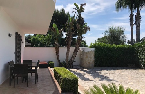 Torre Lapillo Villa | Villa in the green 100 meters from the sea