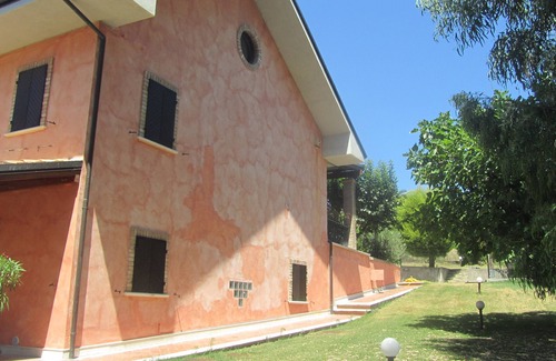Acquaviva Picena House | Villa in the countryside a stone's throw from the sea
