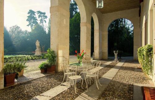 Levada House | Villa in Venice with Private Pool & Park