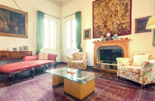 Levada House | Villa in Venice with Private Pool & Park