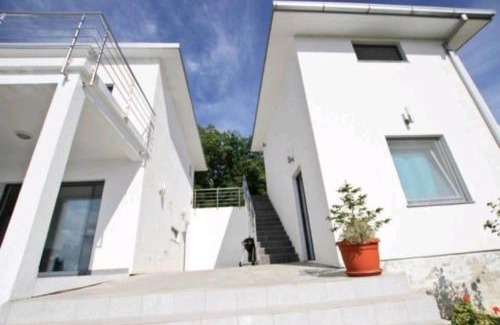 Kuljace Villa | Villa Infinity swimming pool above Saint Stephan