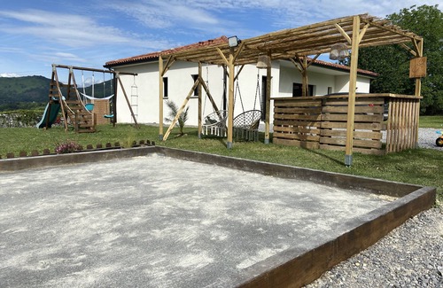 Seilhan House | Villa Jacuzzi, Terrain de Pétanque et Aire de Jeux vue sur les Pyrénées