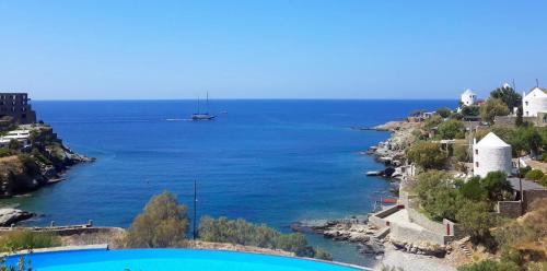 Koundouros House | Villa Jopeli with a large swimming pool and sea view in Koundouros