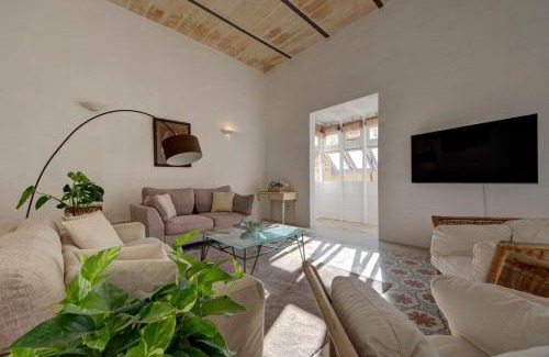 Il-Balluta House | Villa Josette with Pool Table and Garden by Haven and Keys Malta