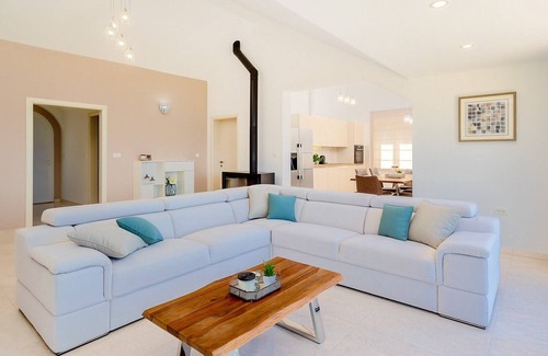 Pucisca Villa | Villa Joy - heated pool, 35 000 m2 of land, gym, family, quiet area, stylish