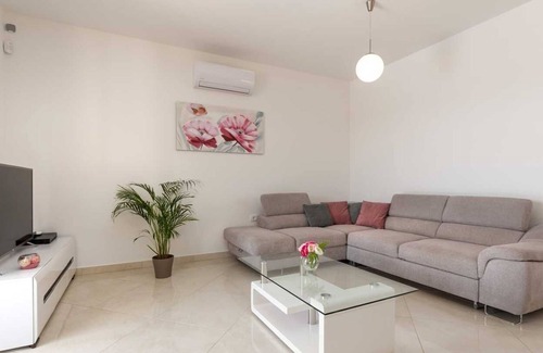 Divsici House | Villa Karla is a beautiful newly built holiday home with swimming pool