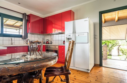 Ratzakli Villa | Villa 'Koutoupakia' with Sea View, Wi-Fi and Air Conditioning