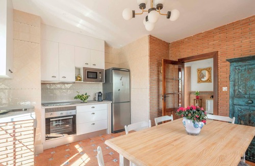 Moclin Villa | Villa La Gaviota 7BR w Pool near El Gollizno Trail