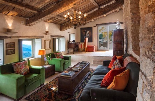 Campello sul Clitunno Villa | Villa la Sorgente, a fortress with private pool
