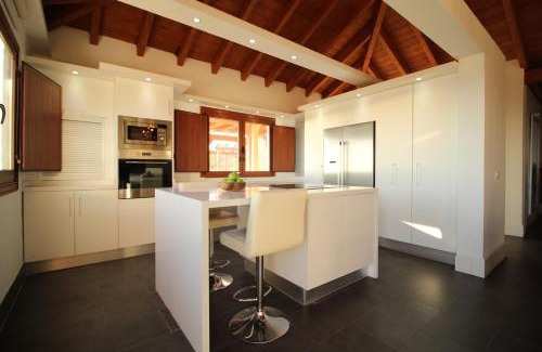 Armenime Villa | Villa Las Rosas, Los Menores, Adeje, sea view