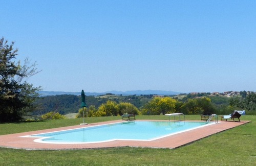 Toiano Villa | Villa "Le Ginestre" with swimming pool on Tuscan hills.