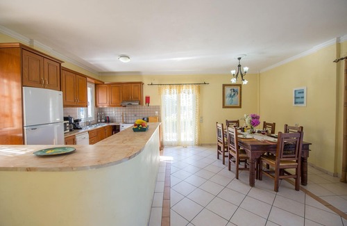 Petaleia Villa | Villa Lenio Perithia Loutses