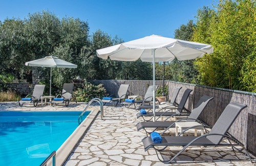 Petaleia Villa | Villa Lenio Perithia Loutses