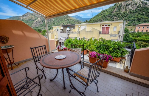 Motta Camastra Villa | Villa Lenoci a few km from Taormina