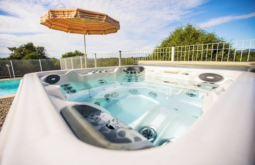 Joyeuse Villa | Villa Les Lavandes with its private pool and outdoor multi-jet spa