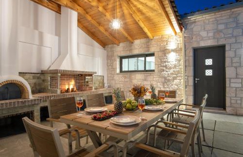 Gaitanion Villa | Villa Llaha Gabrijela - Luxurious Private Escape with Pool in Nature - By Villa Mana Gers