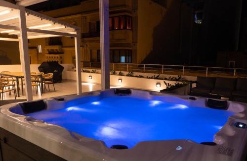 Tower Road Villa | Villa Luma With Heated Pool, Jacuzzi, Gym, Sauna and Cinema Room