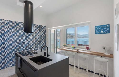 Vietri sul Mare Villa | Villa 'Luxury A Strapiombo Sul Mare' with Sea View, Wi-Fi and Air Conditioning