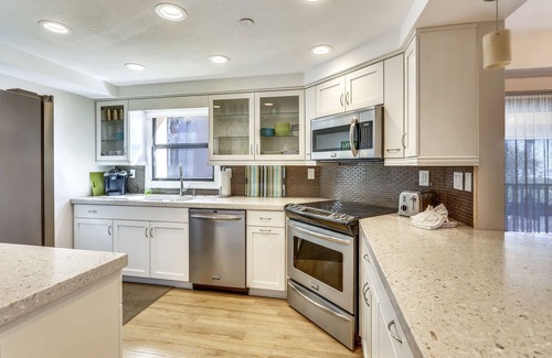 Madeira Beach Condo | Villa Madeira 201 South corner|Beach Front with huge wrap around balcony!