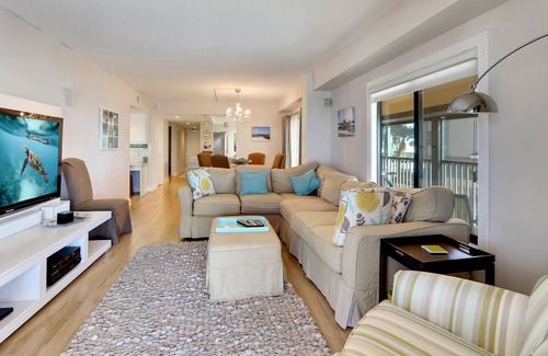Madeira Beach Condo | Villa Madeira 201 South corner|Beach Front with huge wrap around balcony!