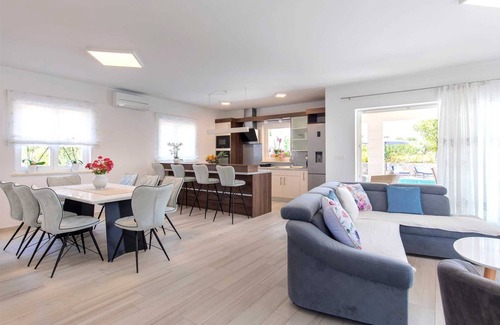 Porat Villa | Villa Magdalena with private pool near the beach