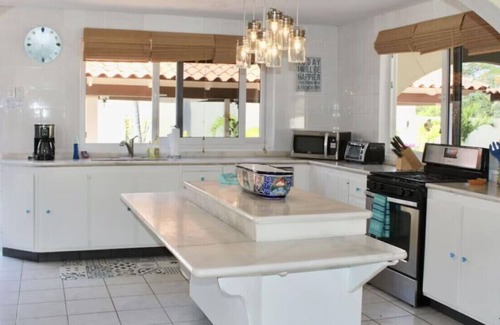 Malmok Villa | Villa Main House, Close to the Beach, Snorkeling, Family Oriented, Private